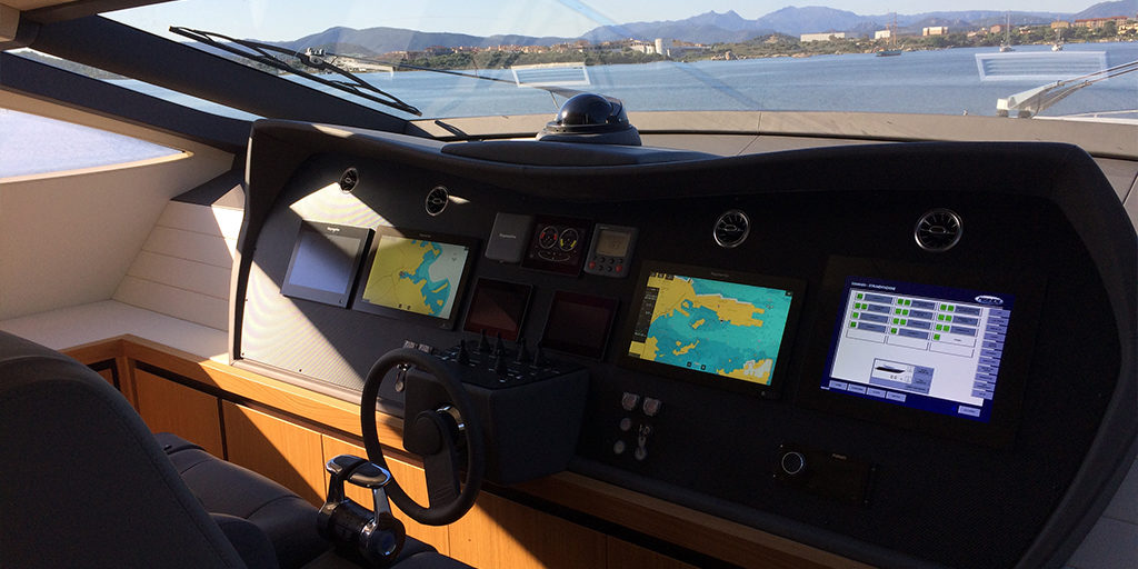 Restyling imbarcazione Sardegna Olbia Refitting Plancia di Comando Pershing