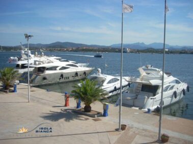 Assistenza-Imbarcazioni-Pershing-Yacht-Sardegna