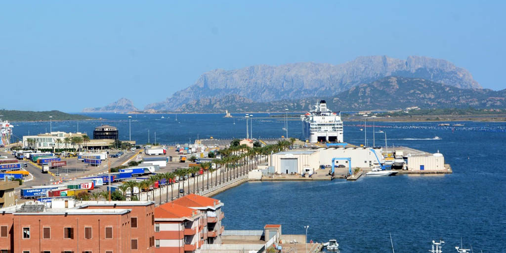 Carico Scarico Yacht Porto di Olbia Carico Scarico Yacht Porto di Olbia