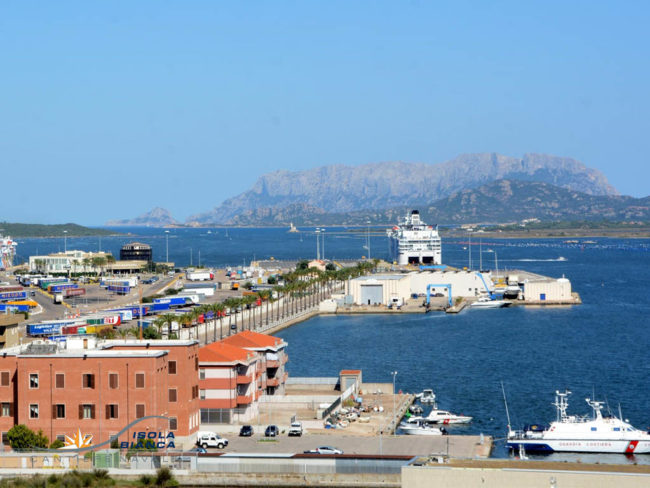 Carico Scarico Yacht Porto di Olbia Carico Scarico Yacht Porto di Olbia