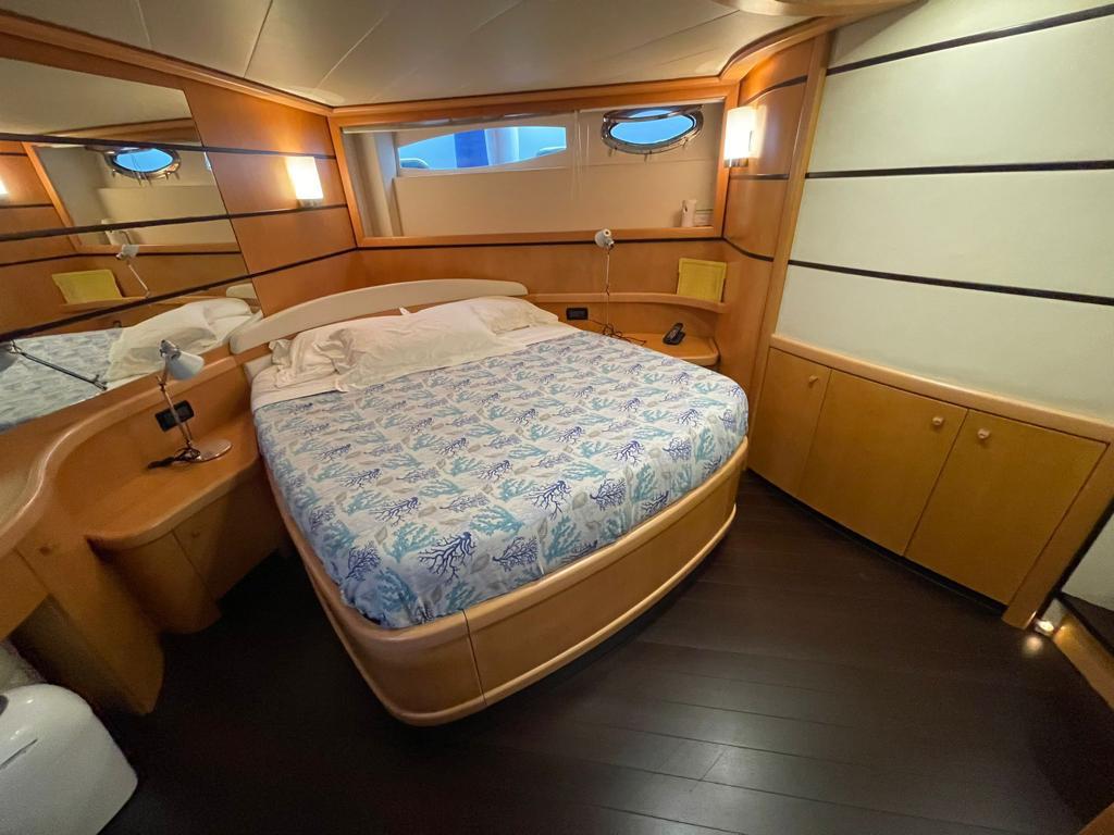 PERSHING 76 2005 - Image 6