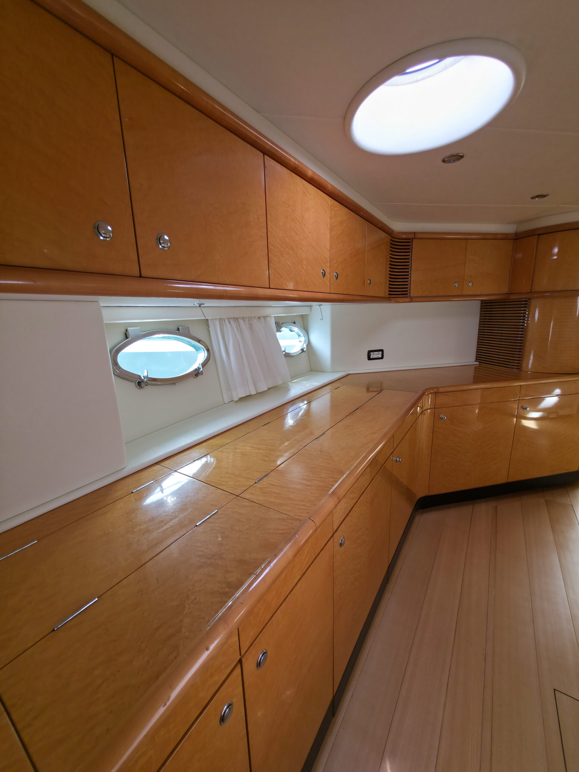 SUNSEEKER PREDATOR 63 1994 - Image 11