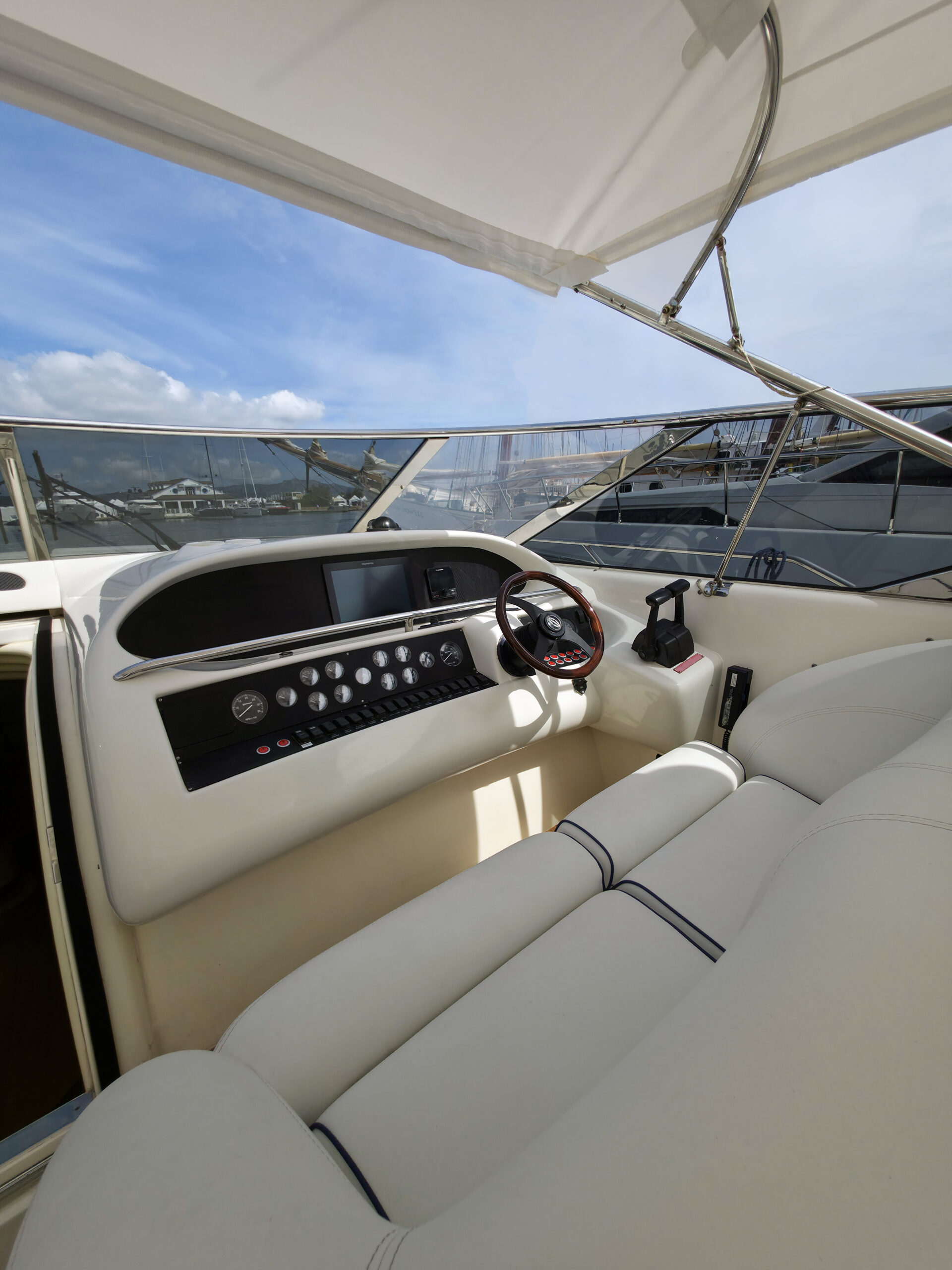 SUNSEEKER PREDATOR 63 1994 - Image 16
