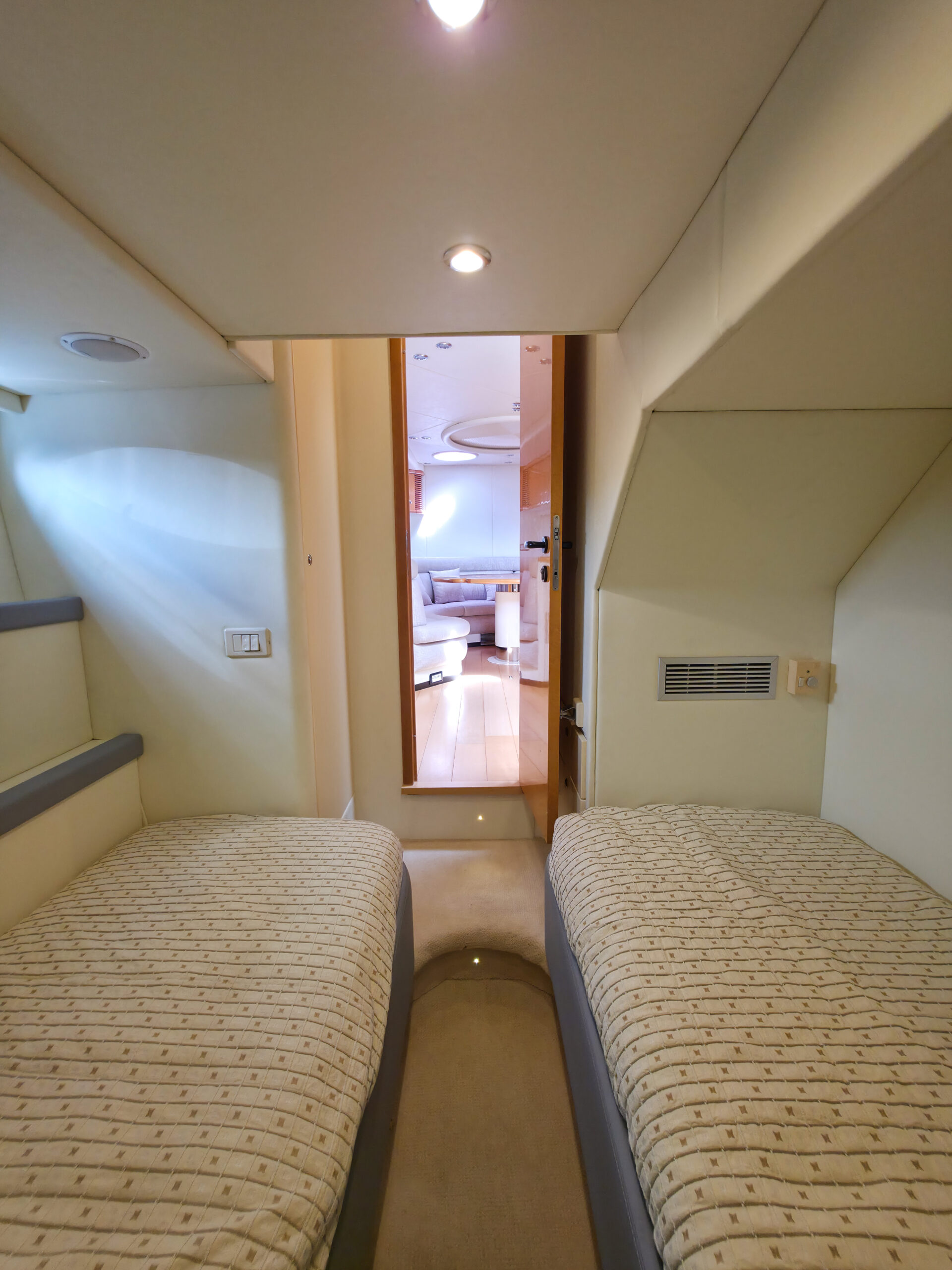SUNSEEKER PREDATOR 63 1994 - Image 9
